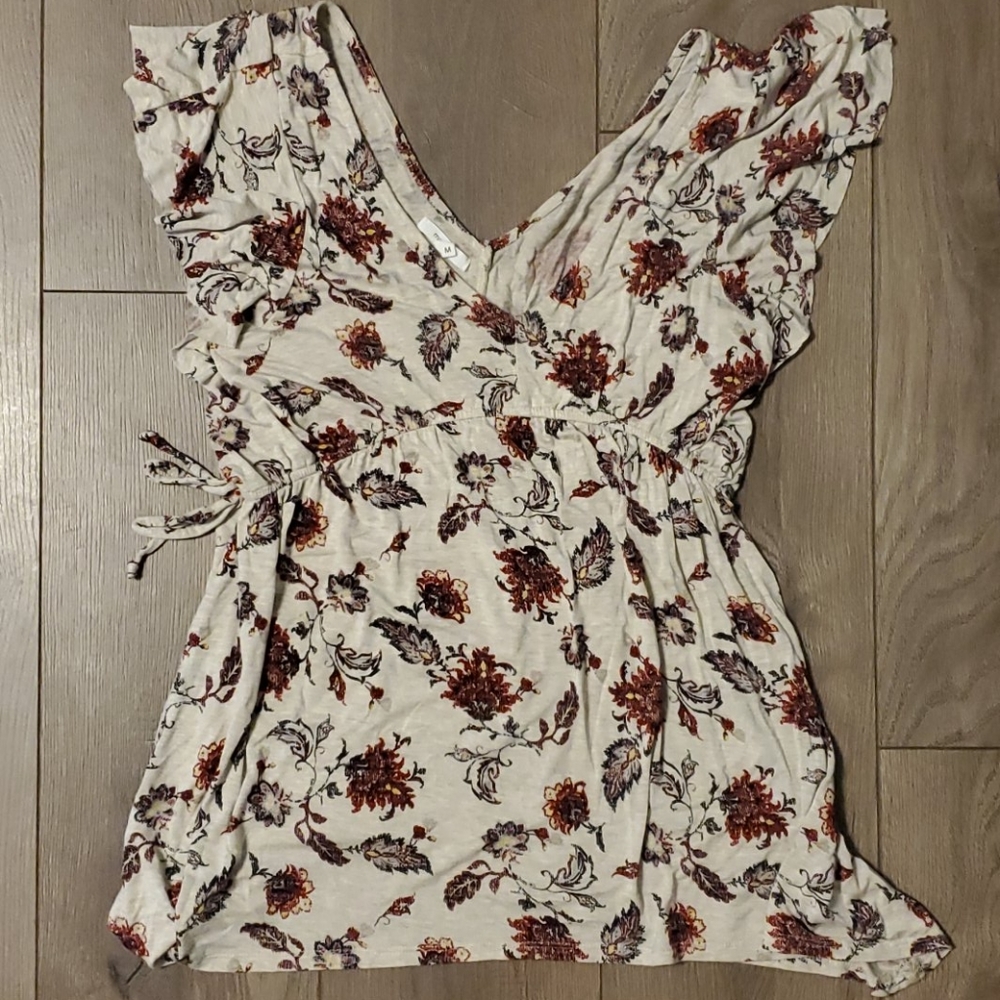 V-neck/v-back floral top